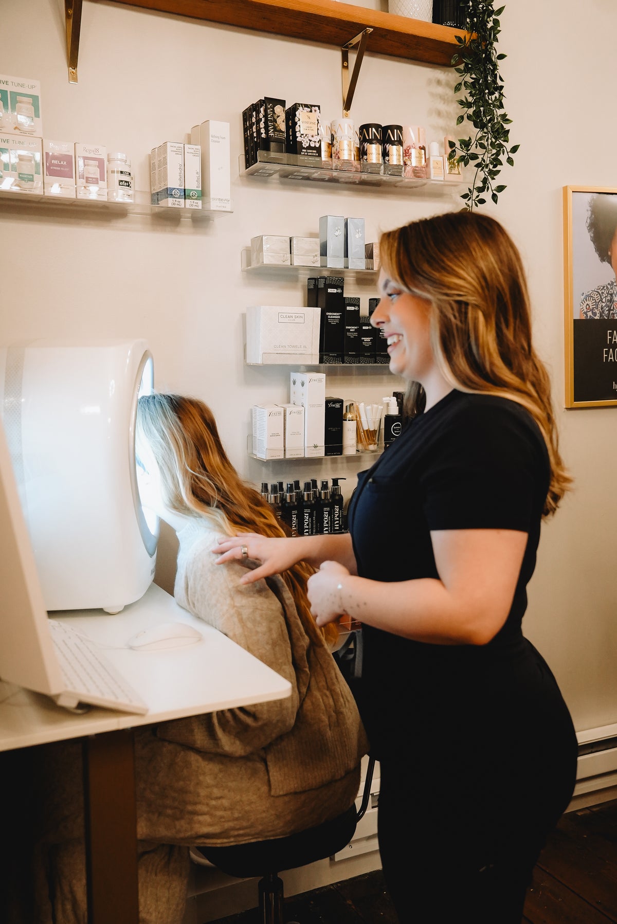 client receiving a 3D skin analysis during a Skin Strategy Session